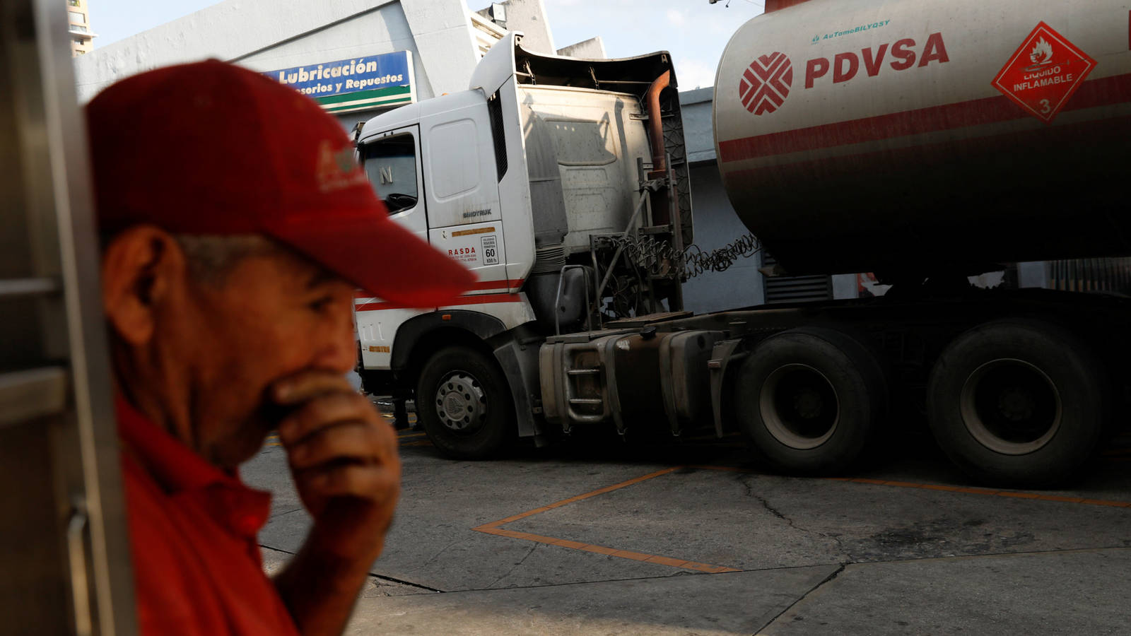 Maduro no lograr reparar refinerías de PDVSA y profundiza crisis de gasolina en el país