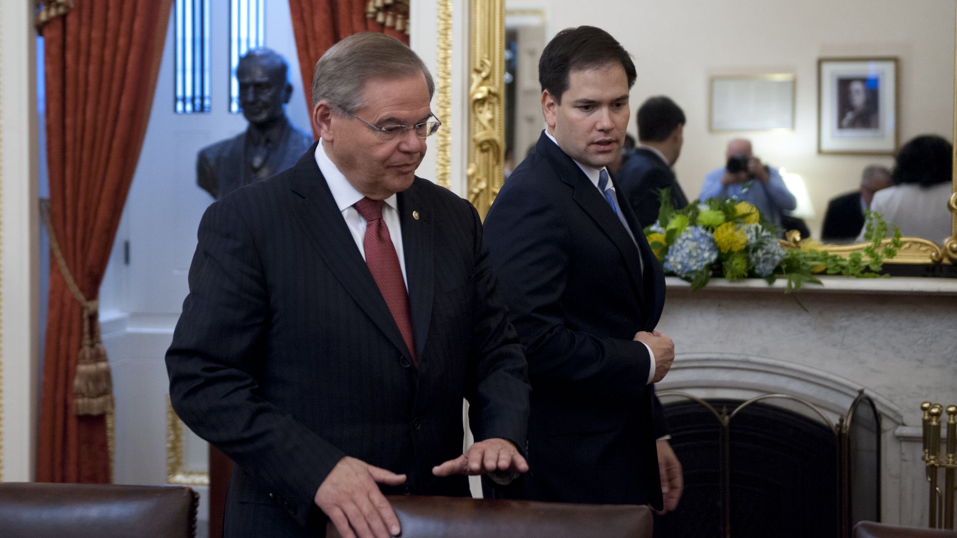 Senadores Rubio y Menéndez presentan ley para frenar influencia china en Latinoamérica