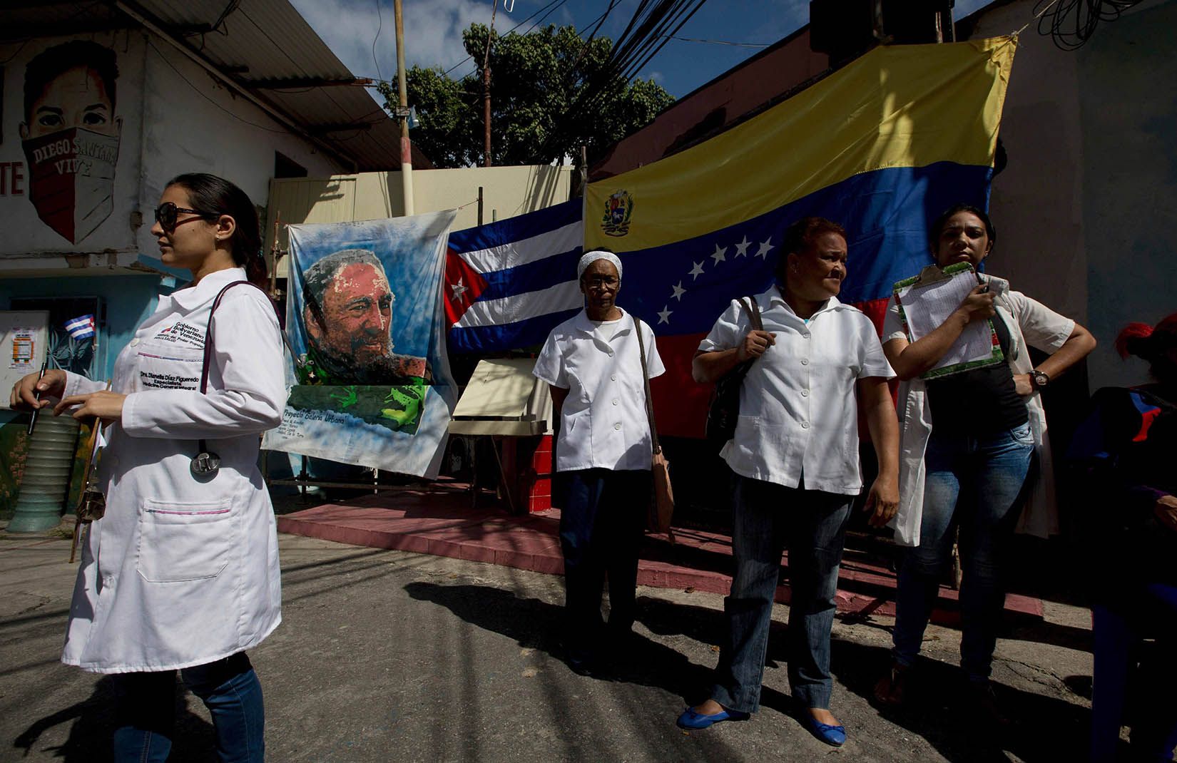 Así operan los médicos cubanos en Venezuela