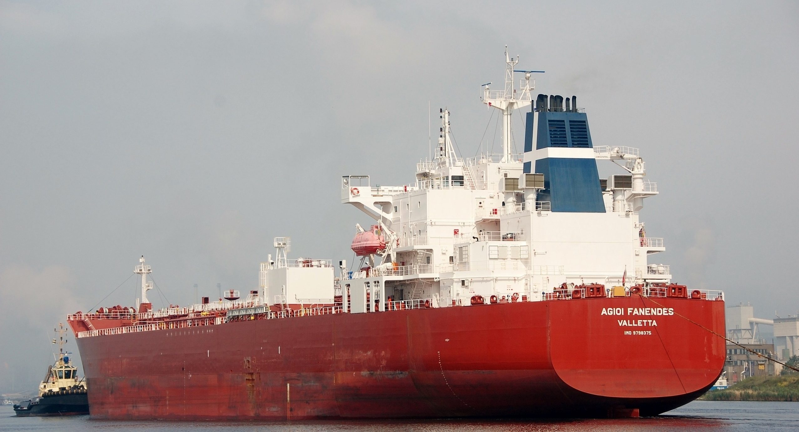 Casi escondidos, llegan cargamentos de hidrocarburos de la India a Venezuela