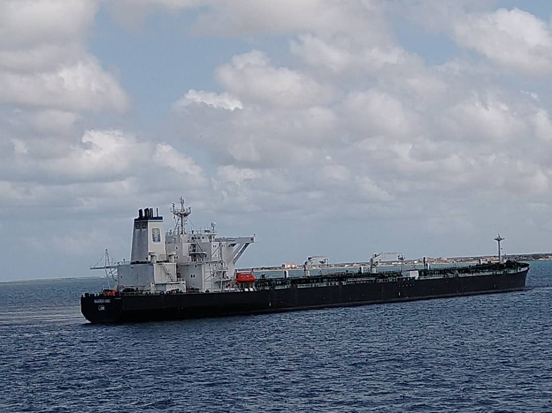 El accidentado buque ruso de PDVSA llega tarde con su cargamento a Asia violando las sanciones