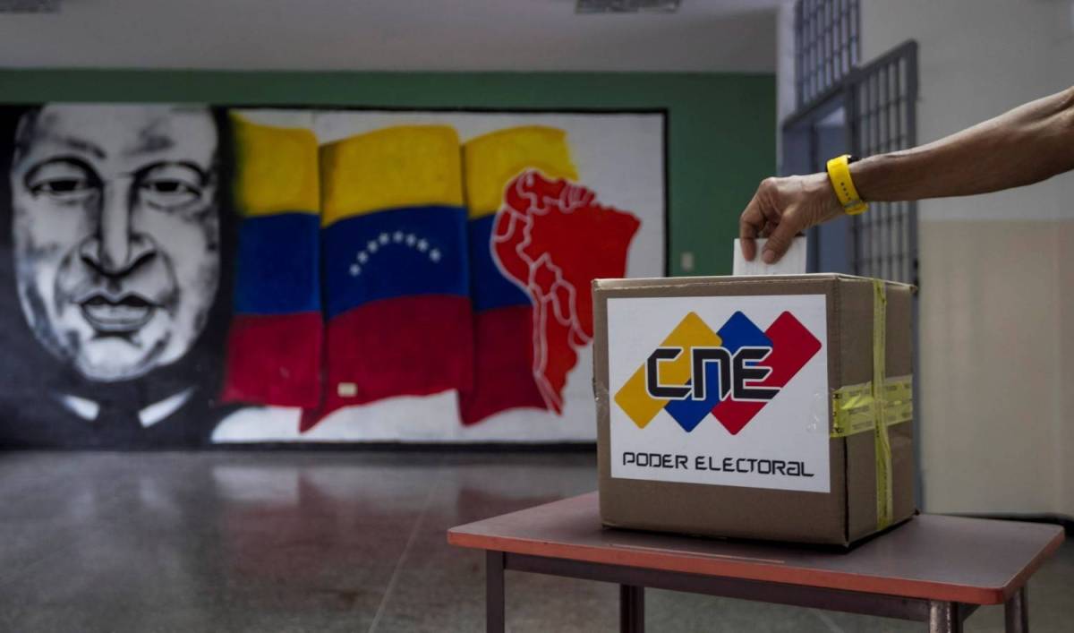 Contra la comunidad internacional, Maduro pretende avanzar en su plan para celebrar elecciones en diciembre