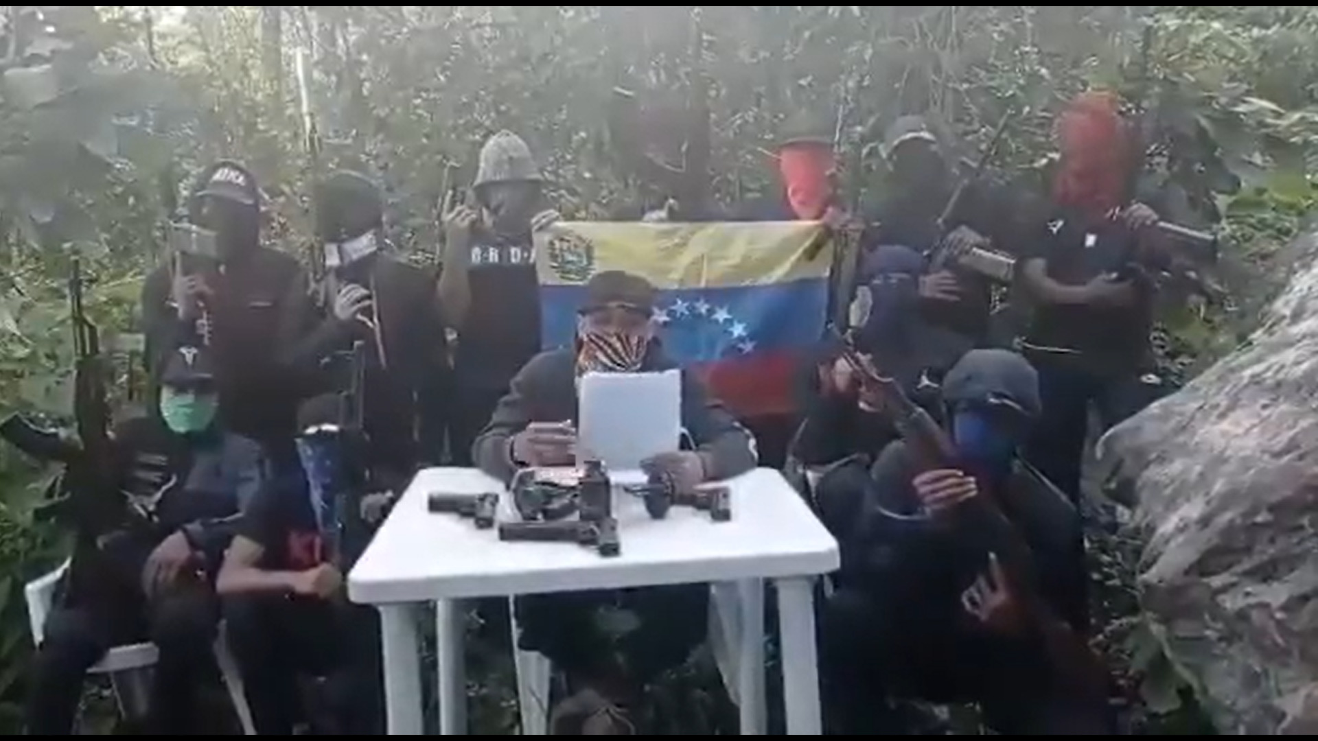 Desplazados por el ELN del Arco Minero, grupos armados por el propio chavismo piden una tregua a Maduro