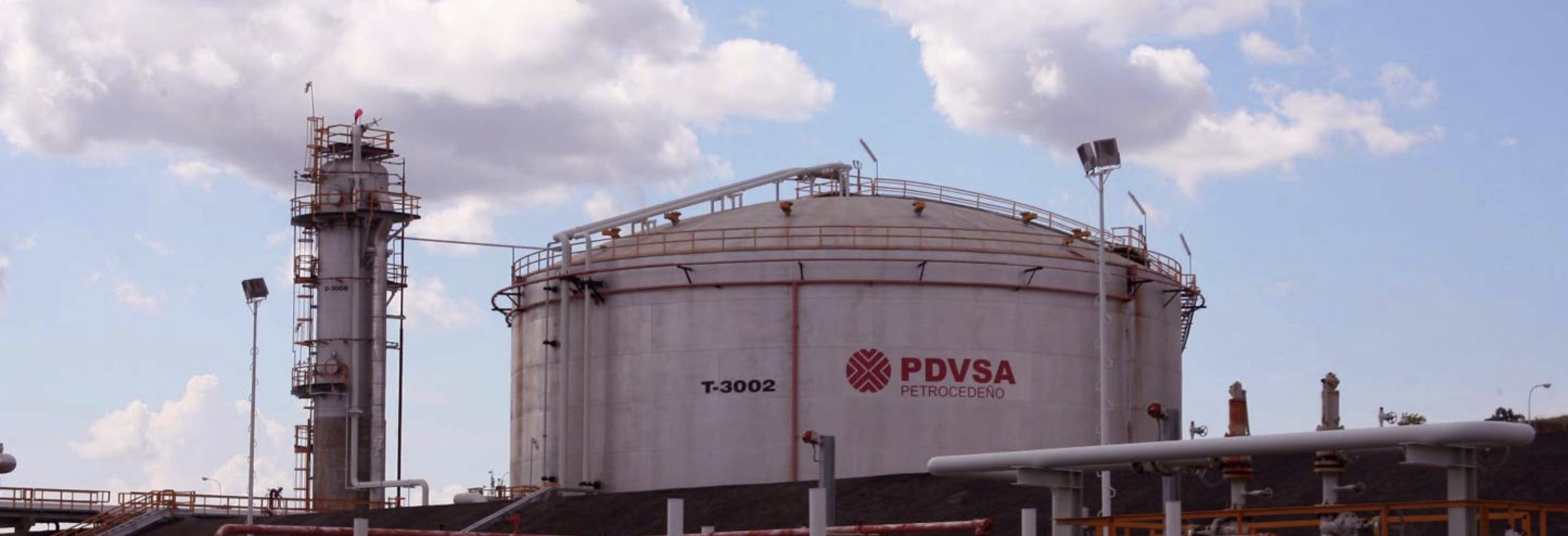 Sin tanques para almacenar y sin clientes, PDVSA paralizará su escasa producción