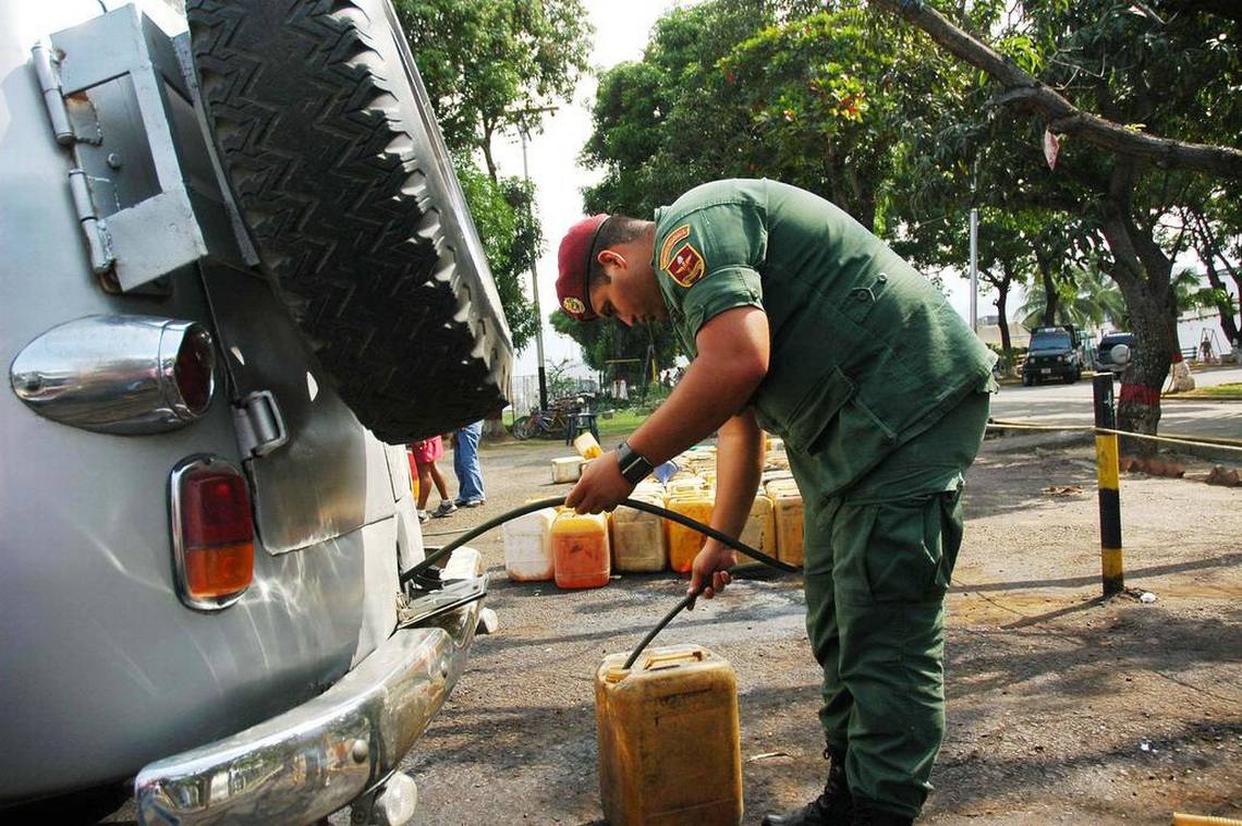 Asociación fronteriza colombiana propone exportar gasolina a Venezuela ante la crisis creada por Maduro