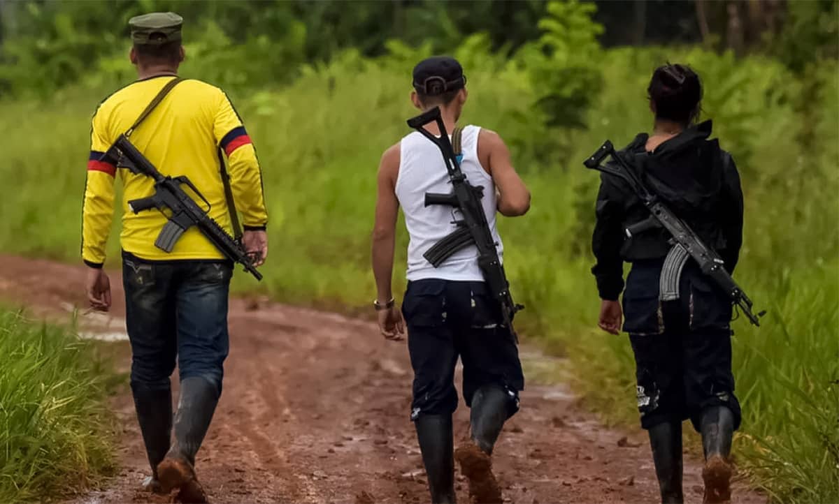 Soldados venezolanos caen a manos de las disidencias de las FARC que reciben apoyo de Nicolás Maduro