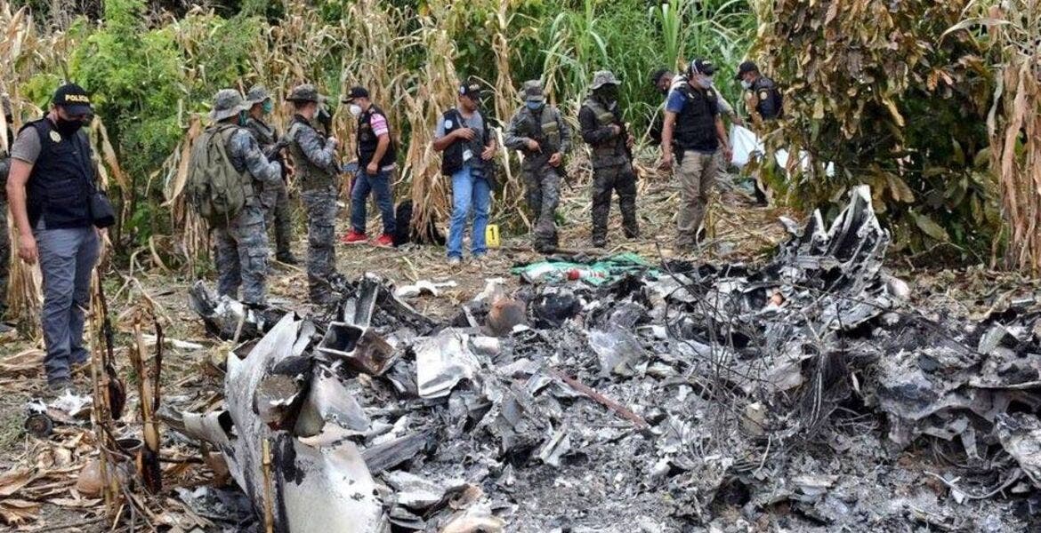 Avión robado en México y estrellado en Guatemala revela vinculaciones de narcoestructura madurista con capos de Sinaloa