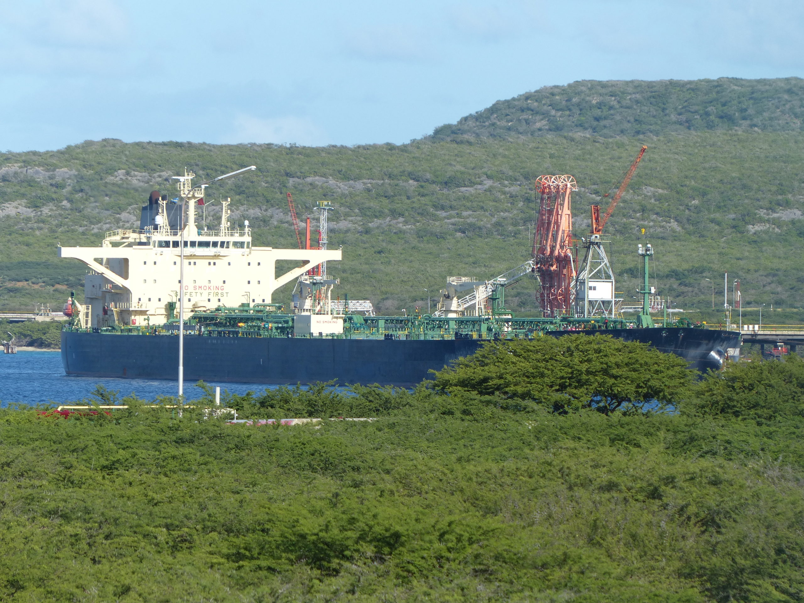 Un buque de PDVSA podría estar violando sanciones en una misteriosa visita a Curazao