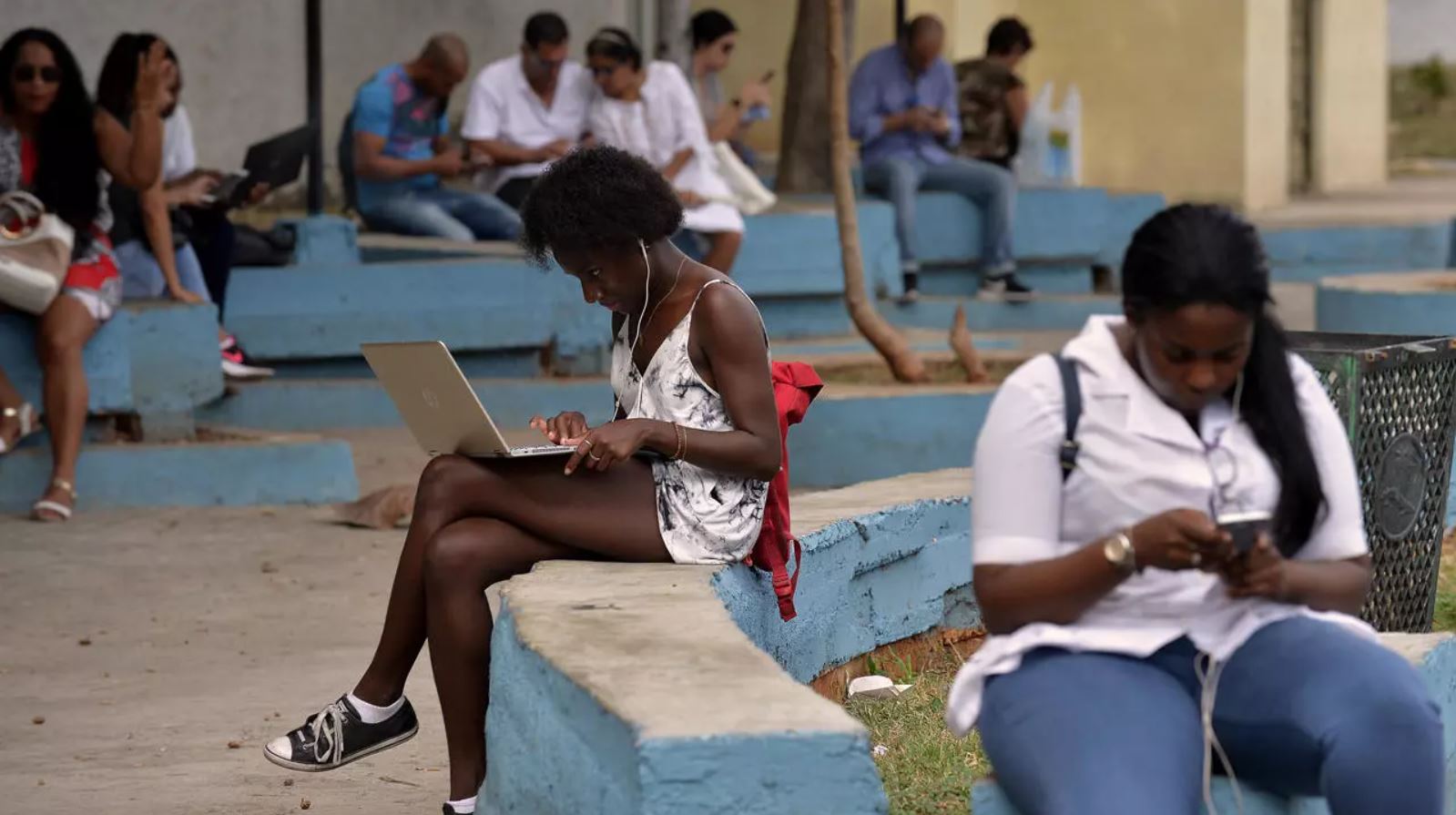 Internet en Cuba, China, Irán y Venezuela refleja políticas autoritarias de vigilancia y restricción de libertades