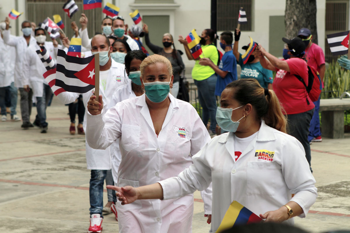 Desertora médica cubana describe cómo fue obligada a hacer campaña electoral por Hugo Chávez en Venezuela