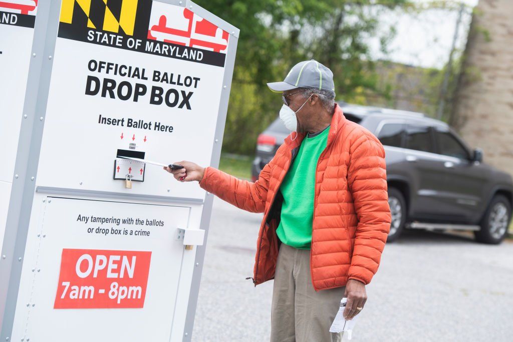 Denuncian irregularidades en registros electorales de EEUU, incluyendo miles de muertos que votan
