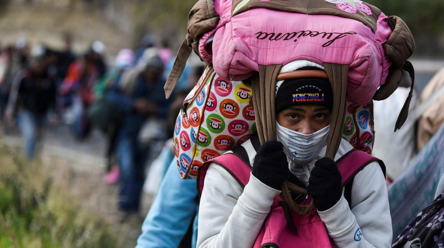 Legisladores opositores buscan defender integridad de migrantes que huyen caminando del colapso chavista