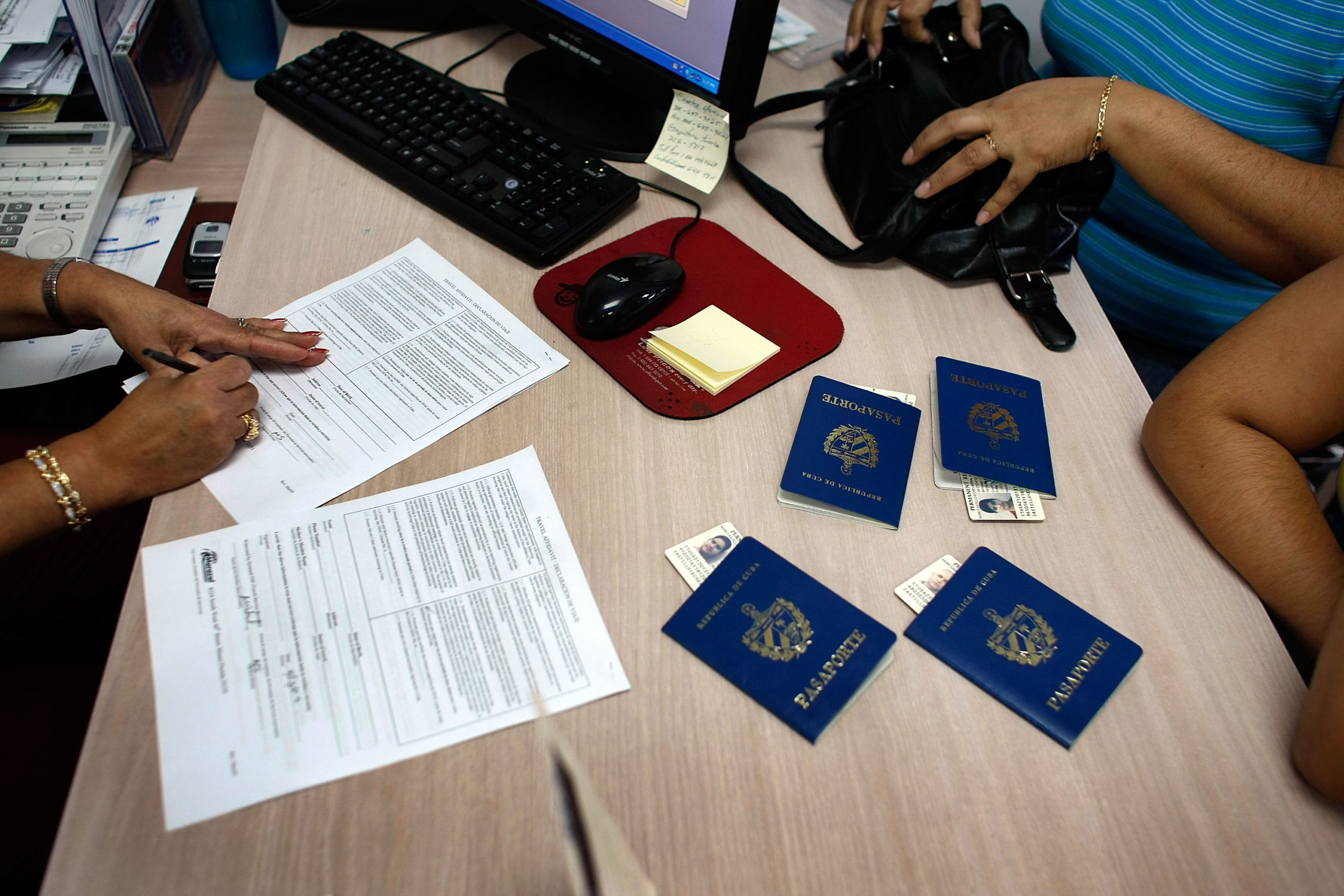 Cubanos en el exterior deberán renovar su pasaporte para poder entrar a la Isla