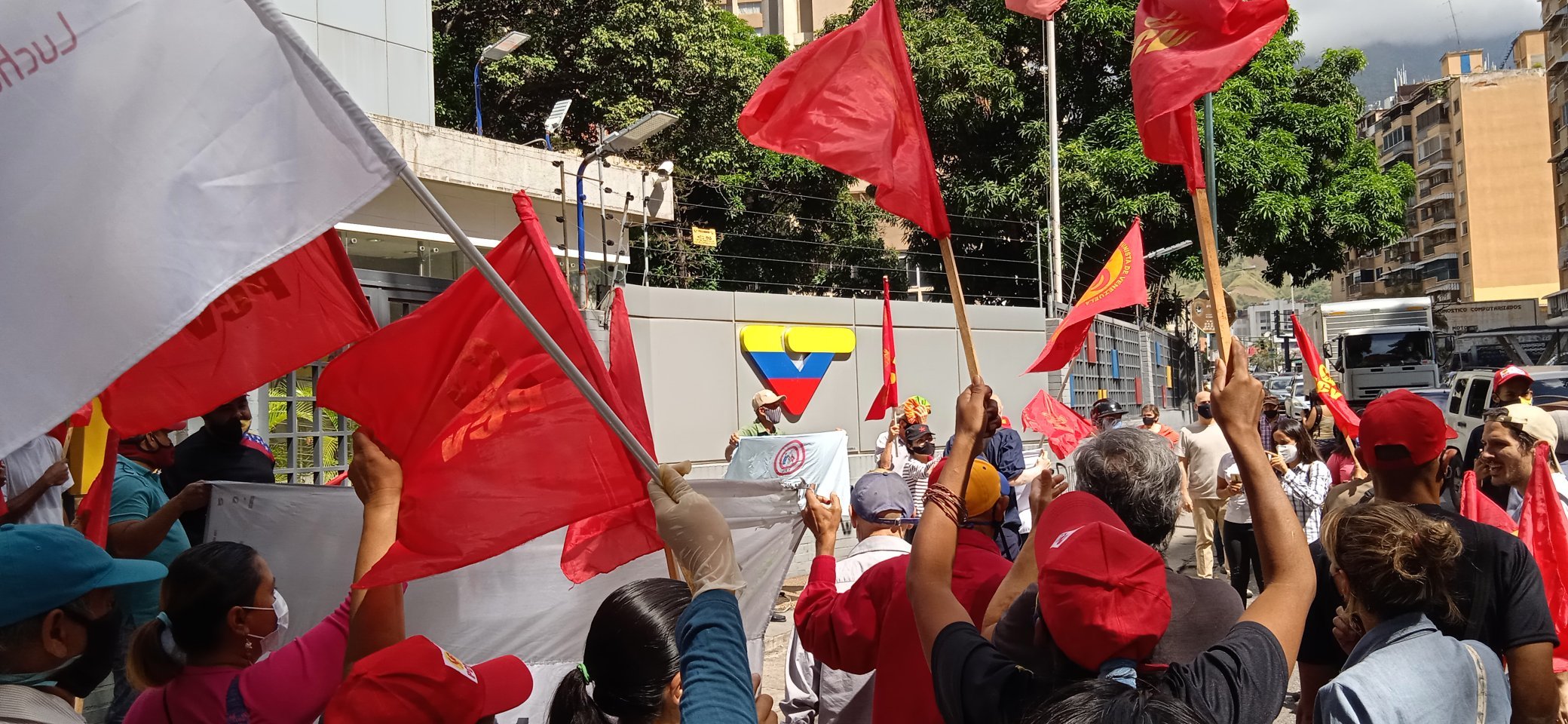 En vísperas de sus “elecciones” Maduro recrudece ataques contra antiguos aliados del Partido Comunista