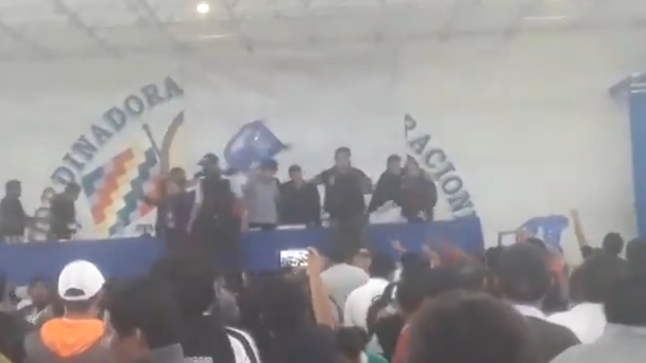 Evo Morales fue vejado por sus propios seguidores y él dice que son infiltrados (Video)