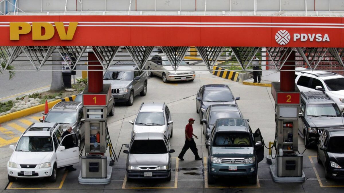 Proyectan desaparición de gasolina subsidiada en Venezuela