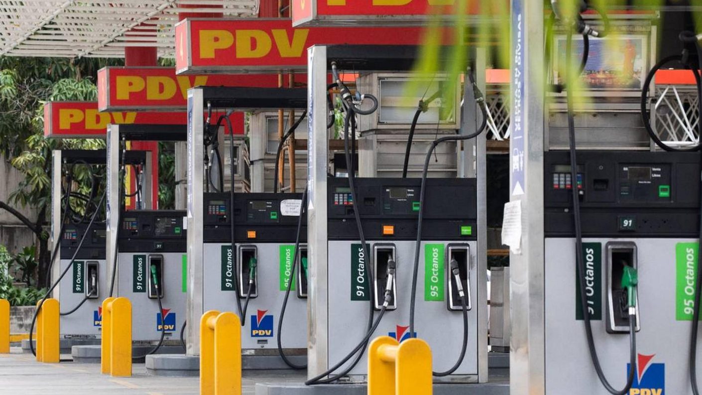 Poca producción de gasolina en Venezuela comprometida por ruptura de oleoducto