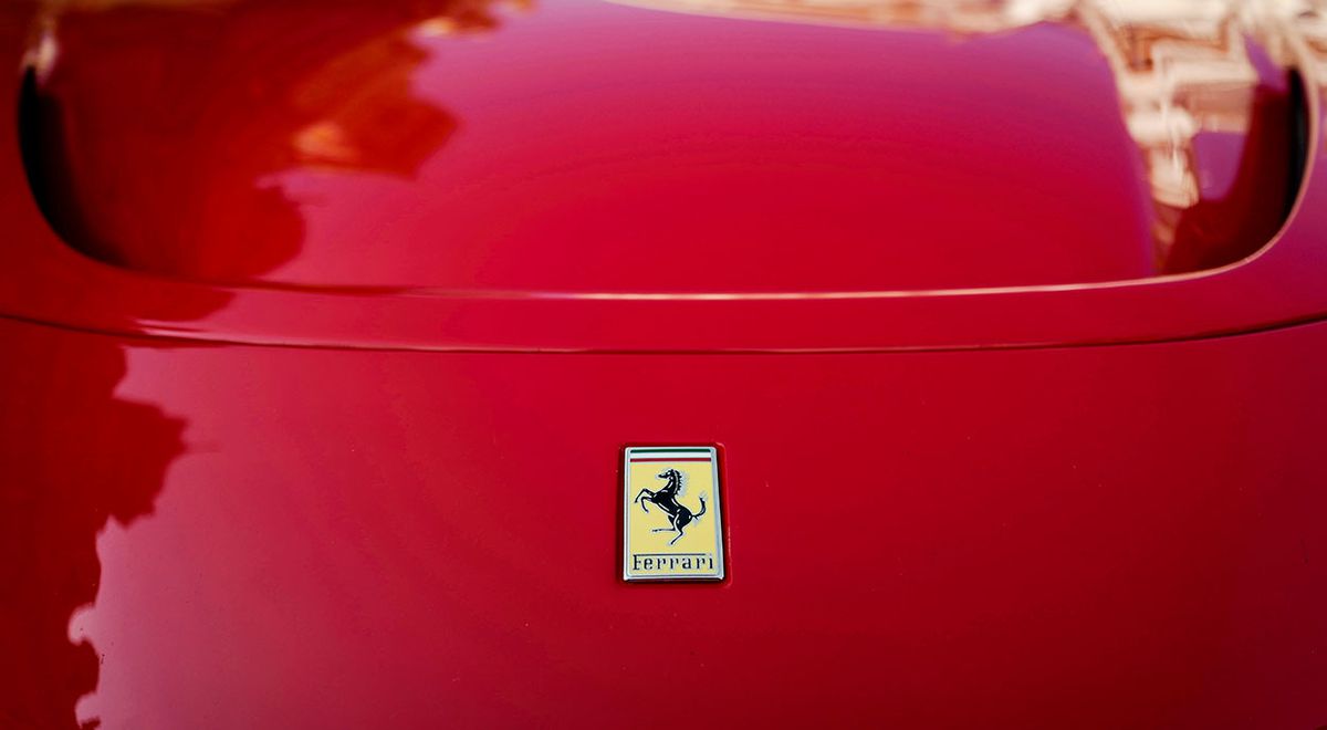 ¿Por qué el concesionario caraqueño de Ferrari es un fake news?