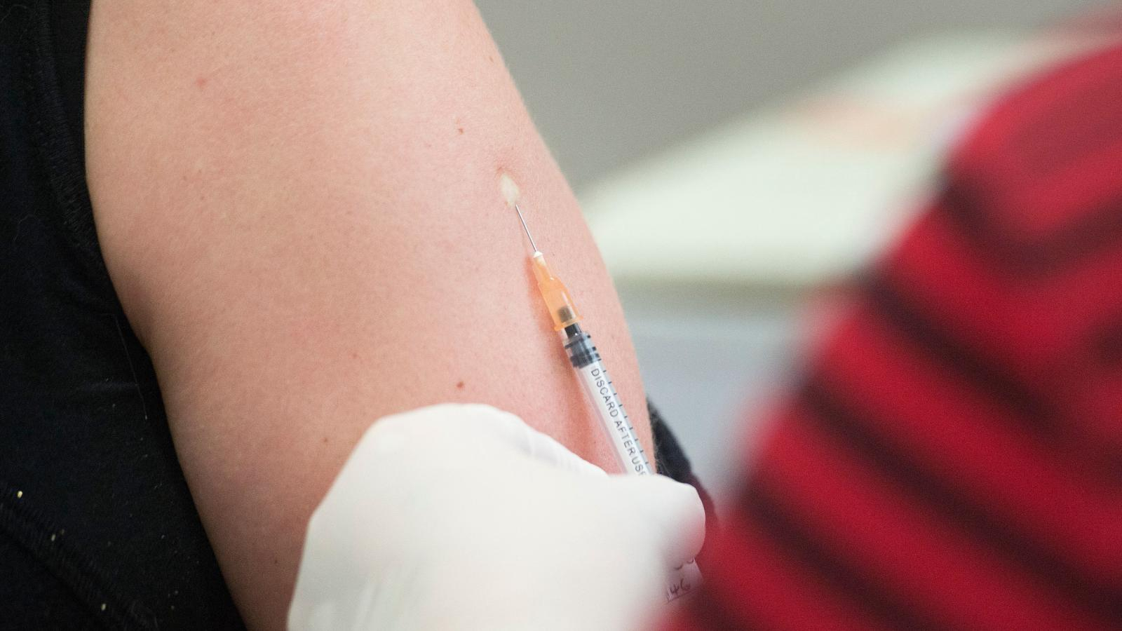 ¿Por qué los venezolanos están en riesgo de no vacunarse contra la COVID-19?