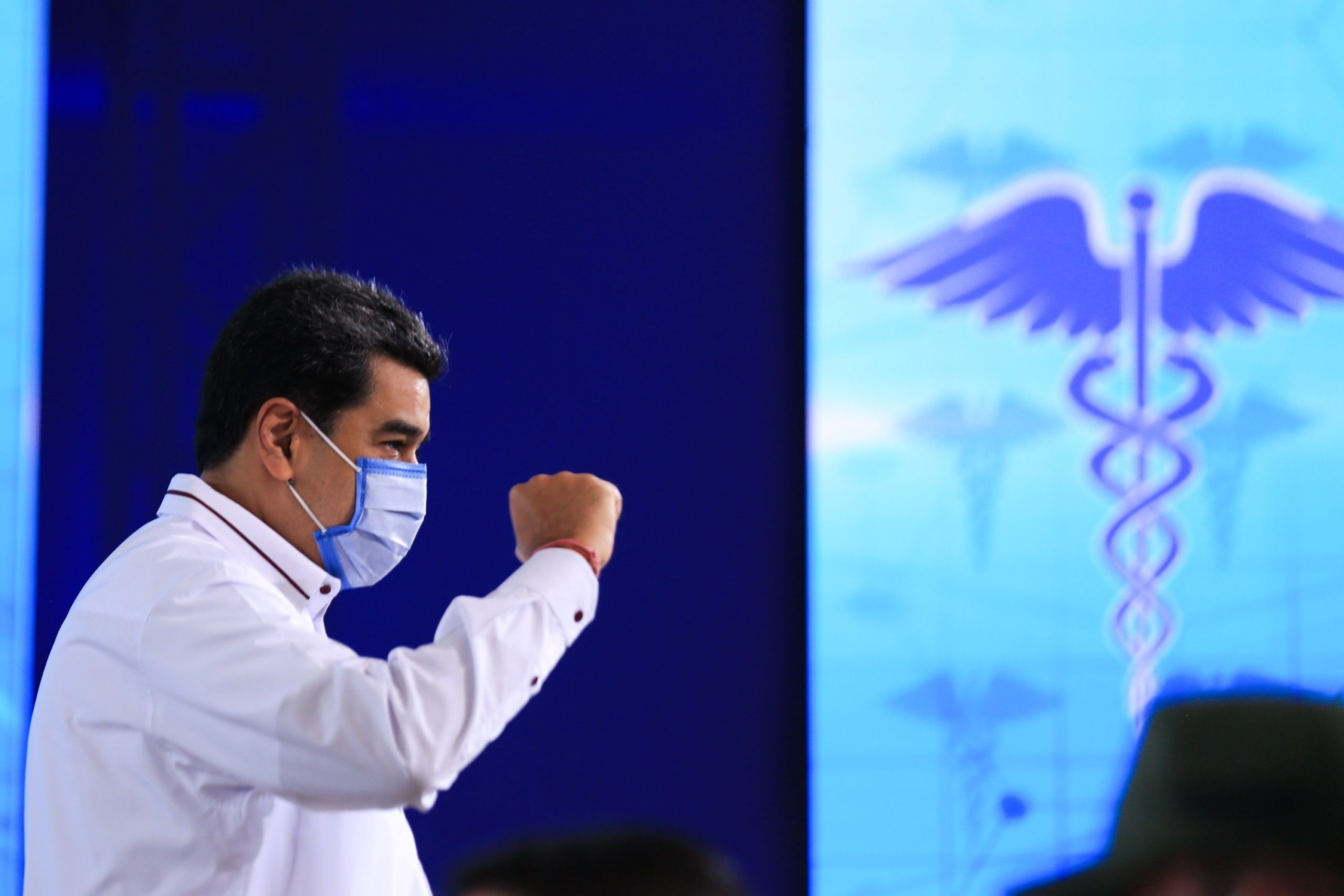 ¡Chavistas primero! Cómo las vacunas para «enchufados» son política oficial en Venezuela