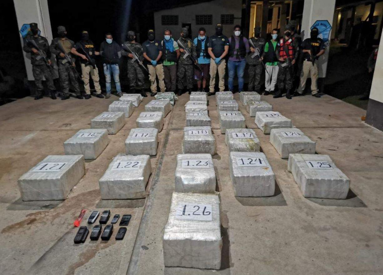 Caen 4 venezolanos con 700 kilos de cocaína en Honduras
