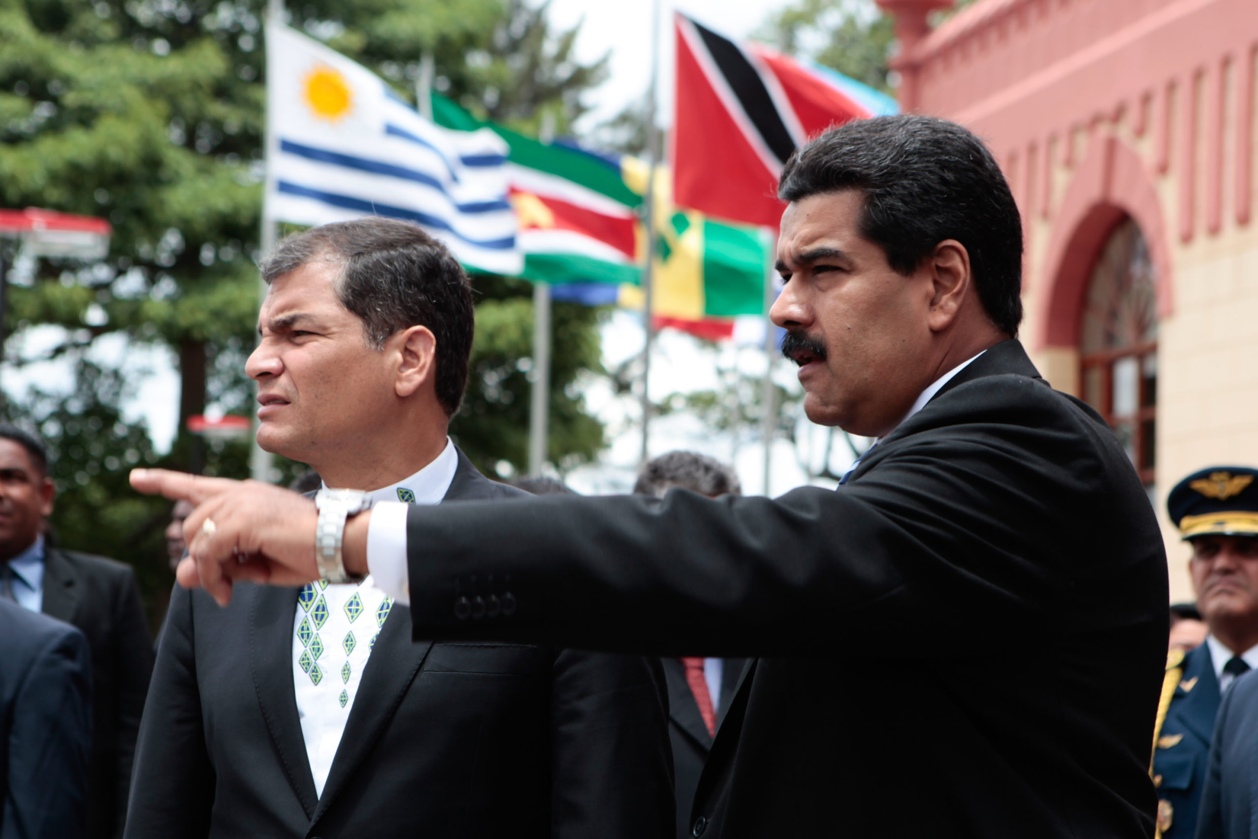 Maduro entra en la campaña presidencial ecuatoriana y ahora Conviasa retomará vuelos a Quito