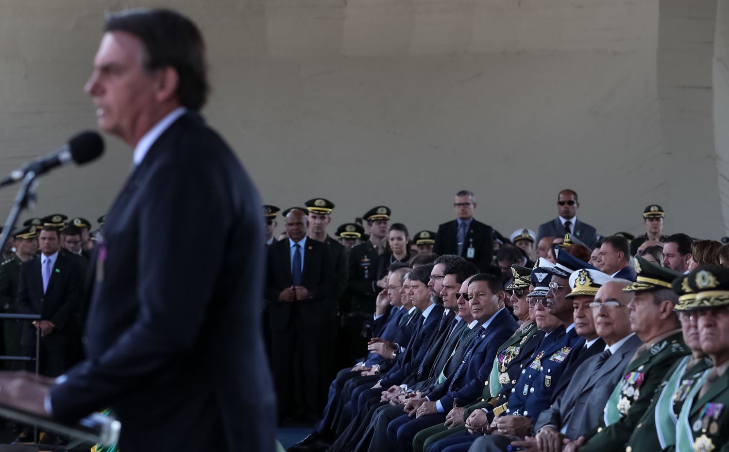 ¿Por qué los militares abandonaron al presidente Bolsonaro?
