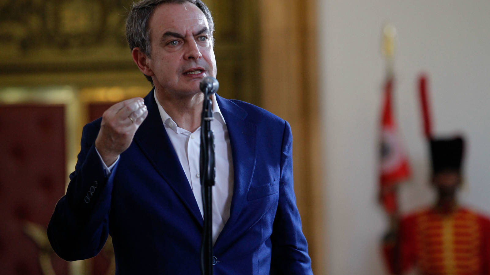 Zapatero se hace con el control de El País de España
