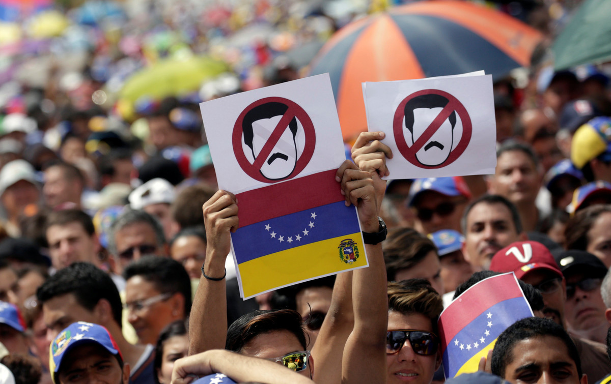 Las ONG de Venezuela se resisten a la última avanzada totalitaria de Maduro para controlarlas