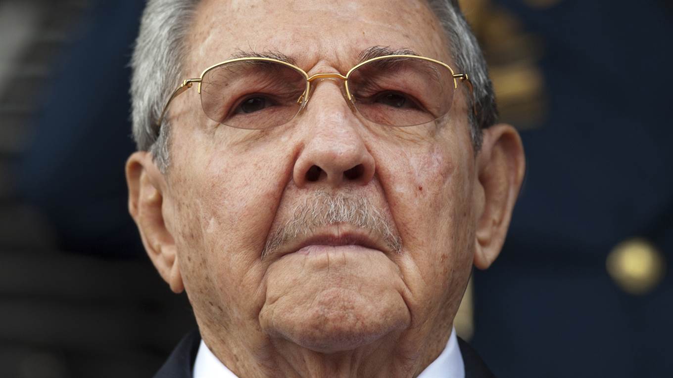 El caos cubano supera a Raúl Castro y lo obliga a retirarse de la política