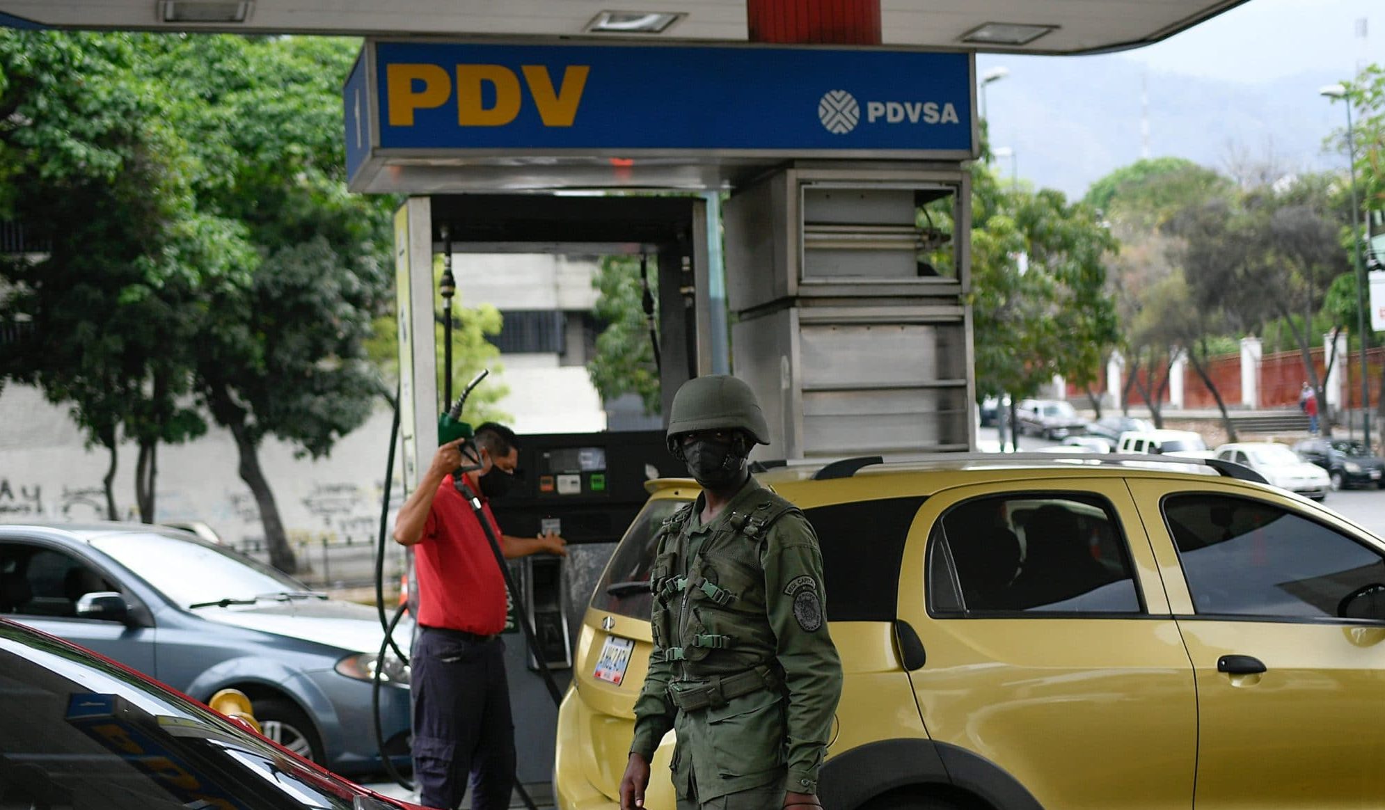 Líderes chavistas temen una guerra interna por la escasez de gasolina en Venezuela