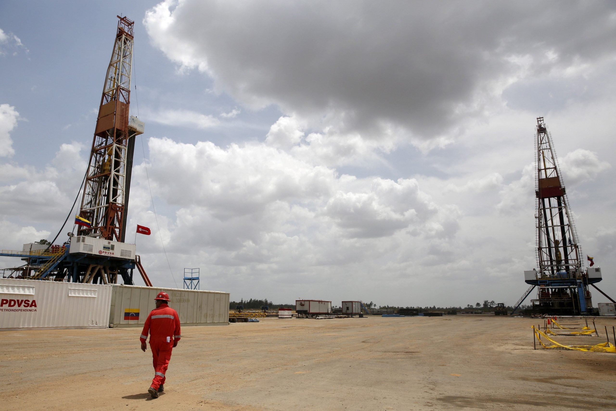 Con un reacomodo interno en PDVSA intentan reanimar producción petrolera en Venezuela
