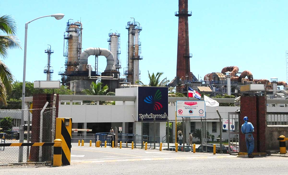 Entregar refinerías para pagar deudas es la solución final de Nicolás Maduro