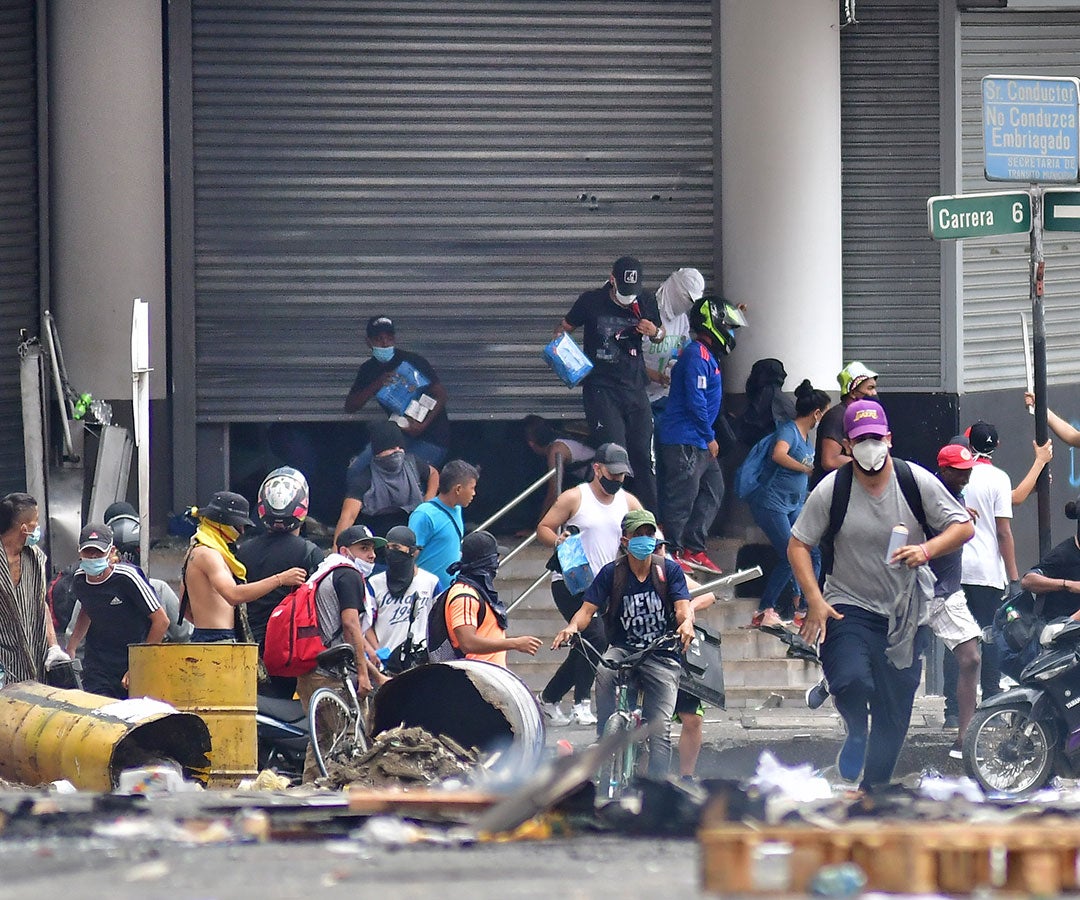 Caos de protestas en Colombia propicia resurgimiento de las «autodefensas»