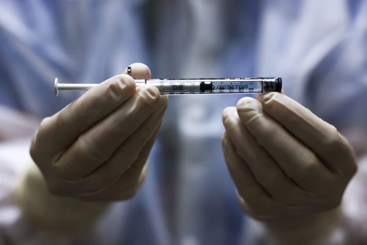 Liberar las patentes no basta para producir más vacunas contra la COVID