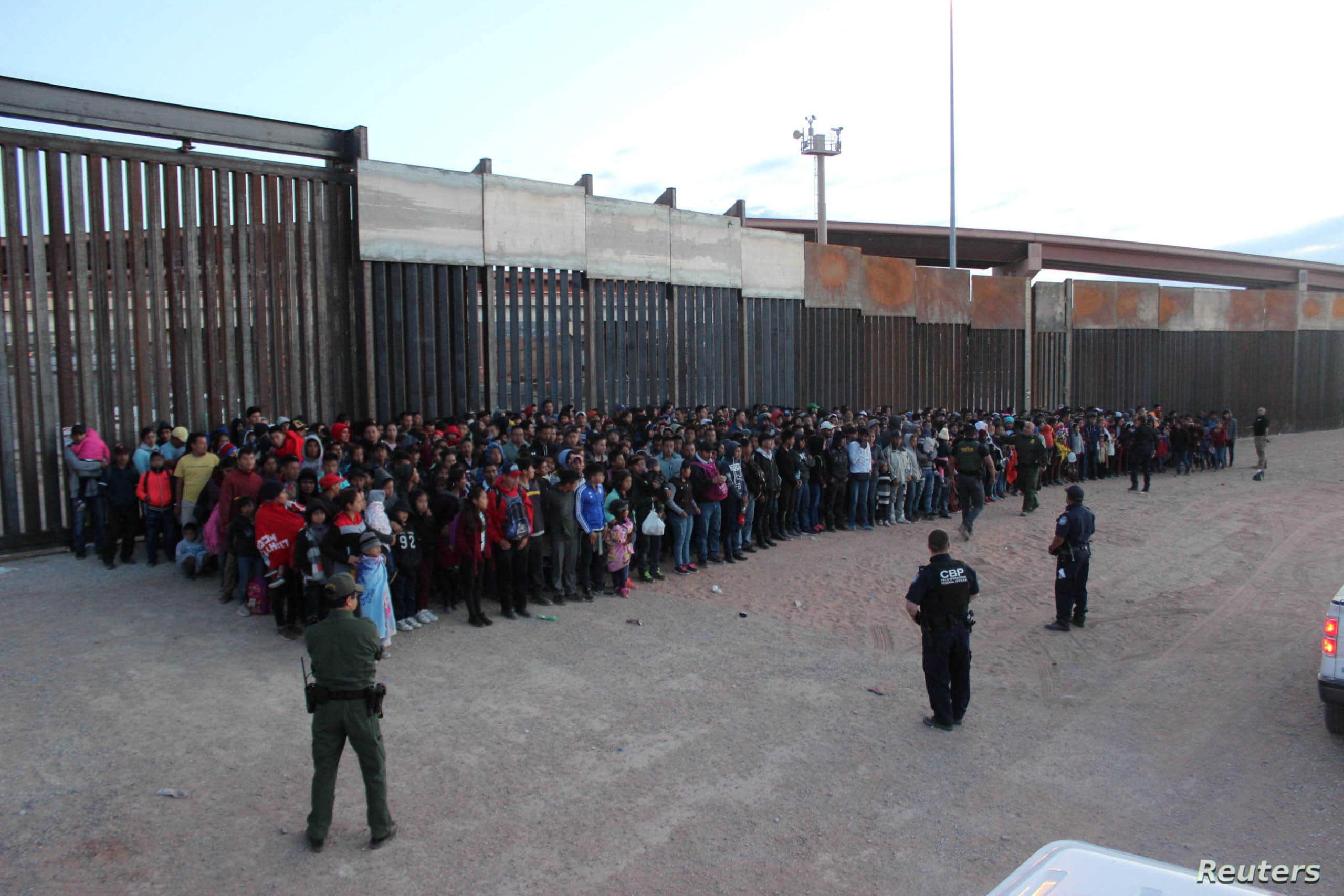 Acusan a Biden de permitir extenso tráfico humano en la frontera con México