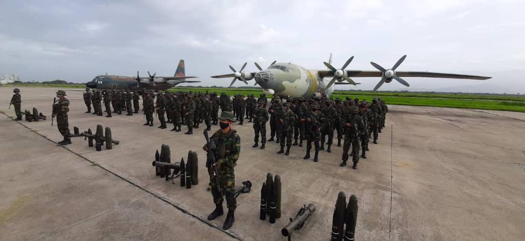 Maduro ordena nuevo despliegue de tropas en la frontera con Colombia