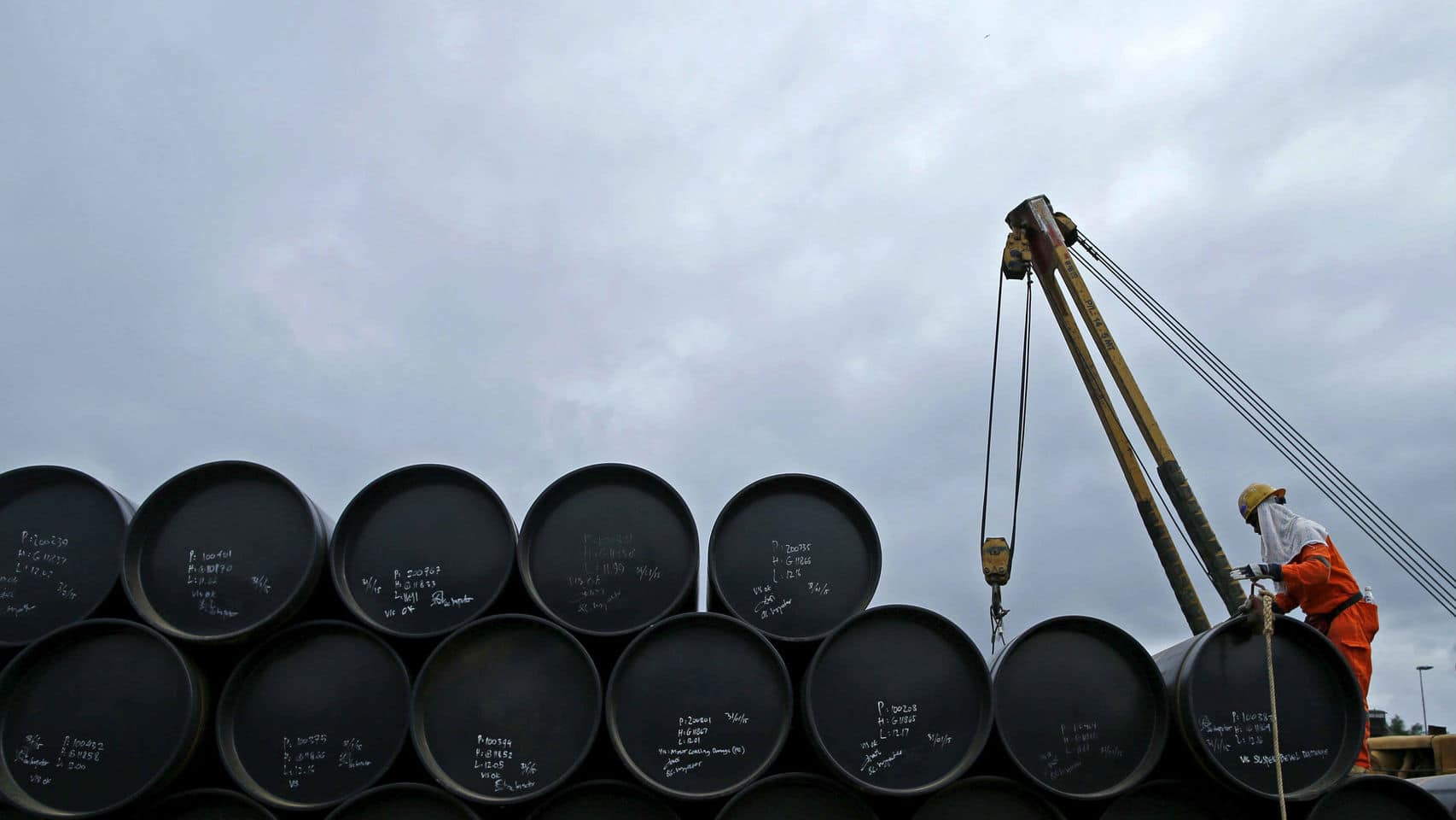 Más de 2 millones de barriles de condensado petrolero iraní son descargados en Venezuela
