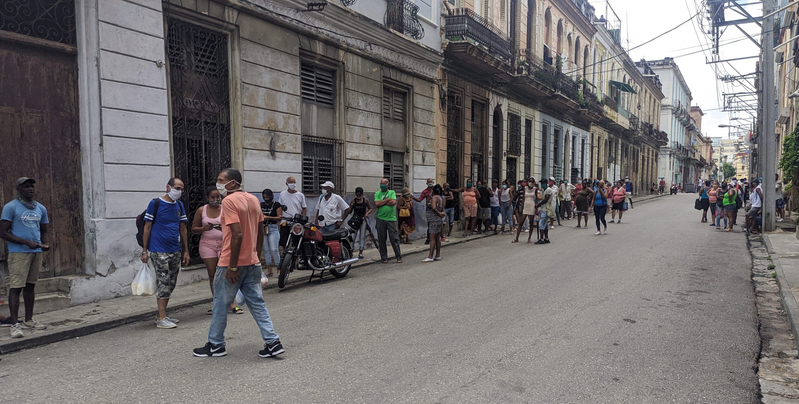 Régimen castrista flexibiliza medidas económicas para aplacar las protestas en Cuba