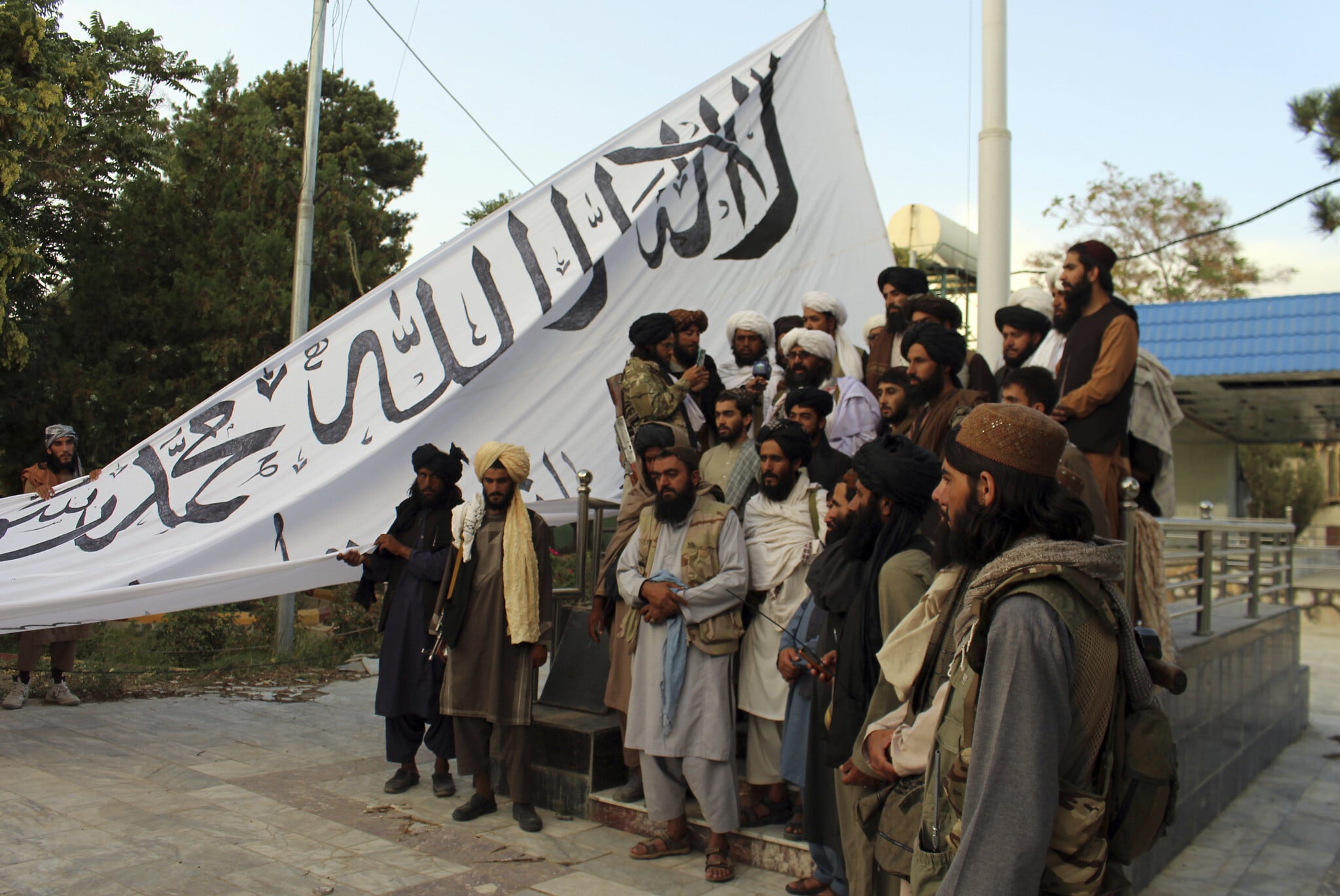 El Talibán toma el poder y declara el «Emirato Islámico» en Afganistán