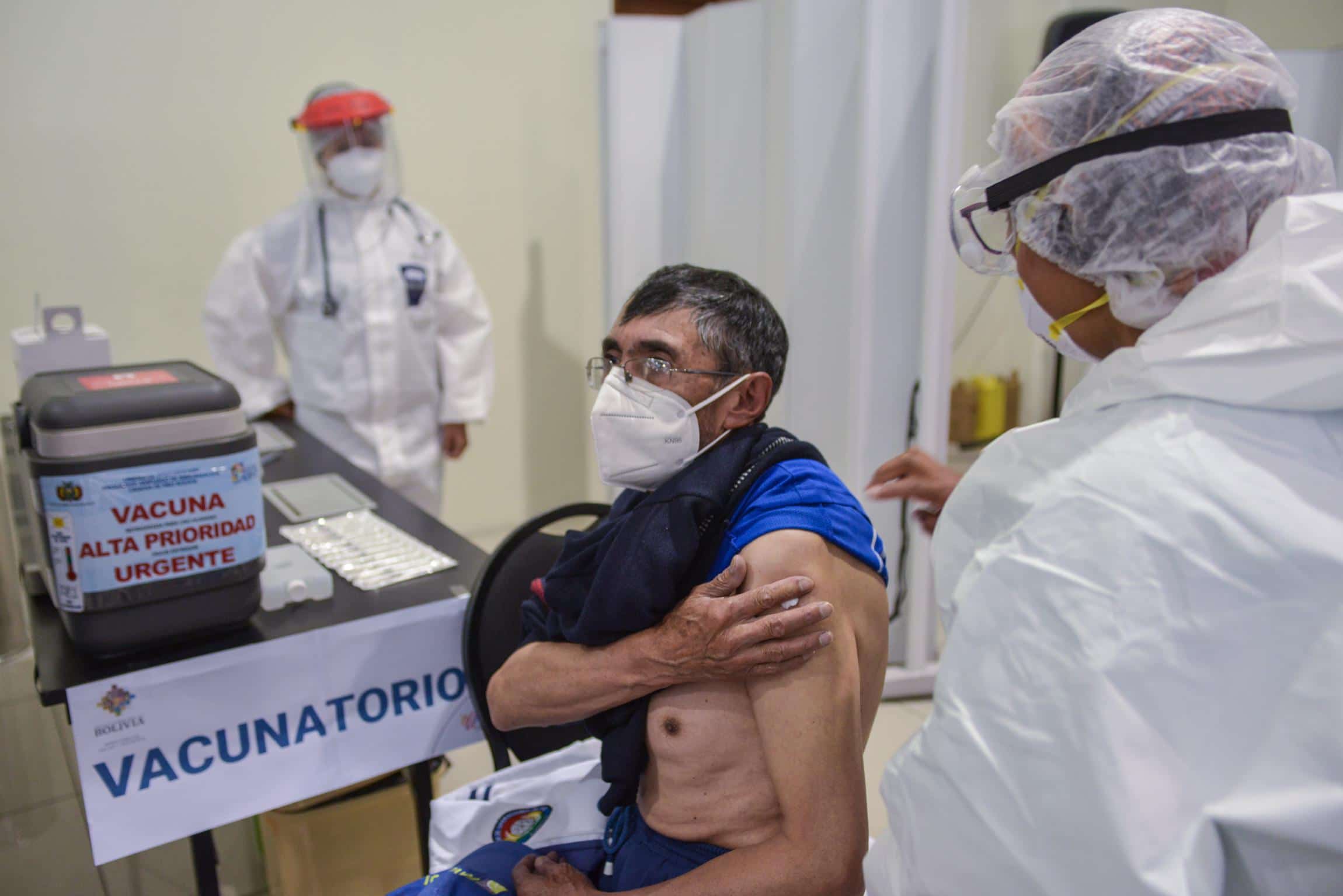 Programa de vacunación en Bolivia exaspera a la población
