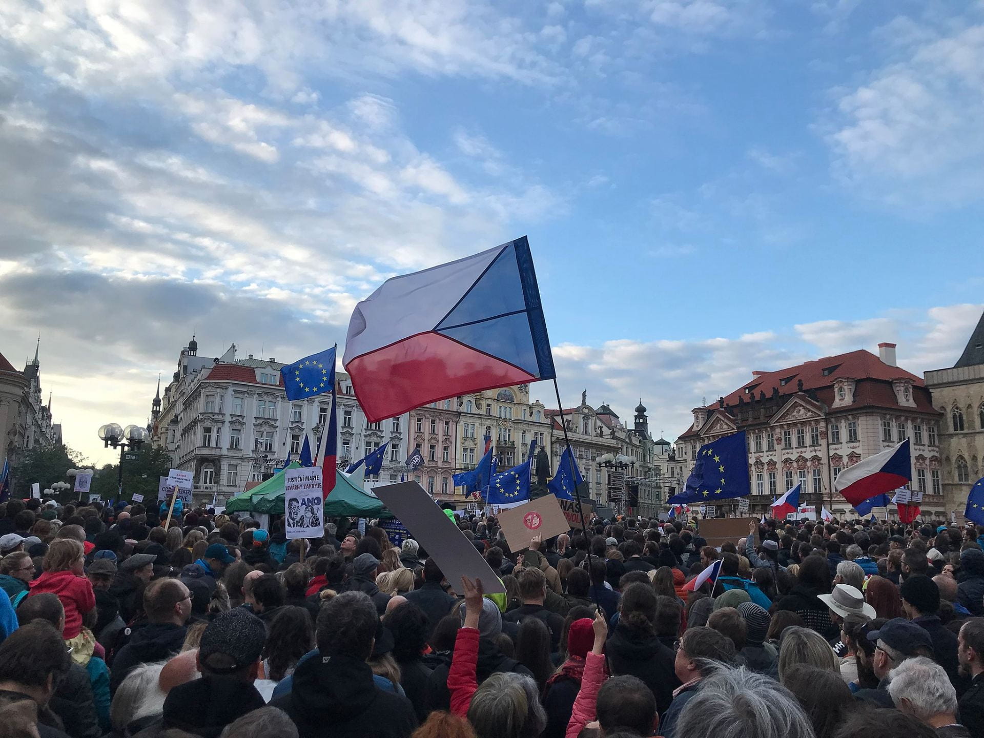 Checos castigan al Partido Comunista y lo dejan fuera del Parlamento