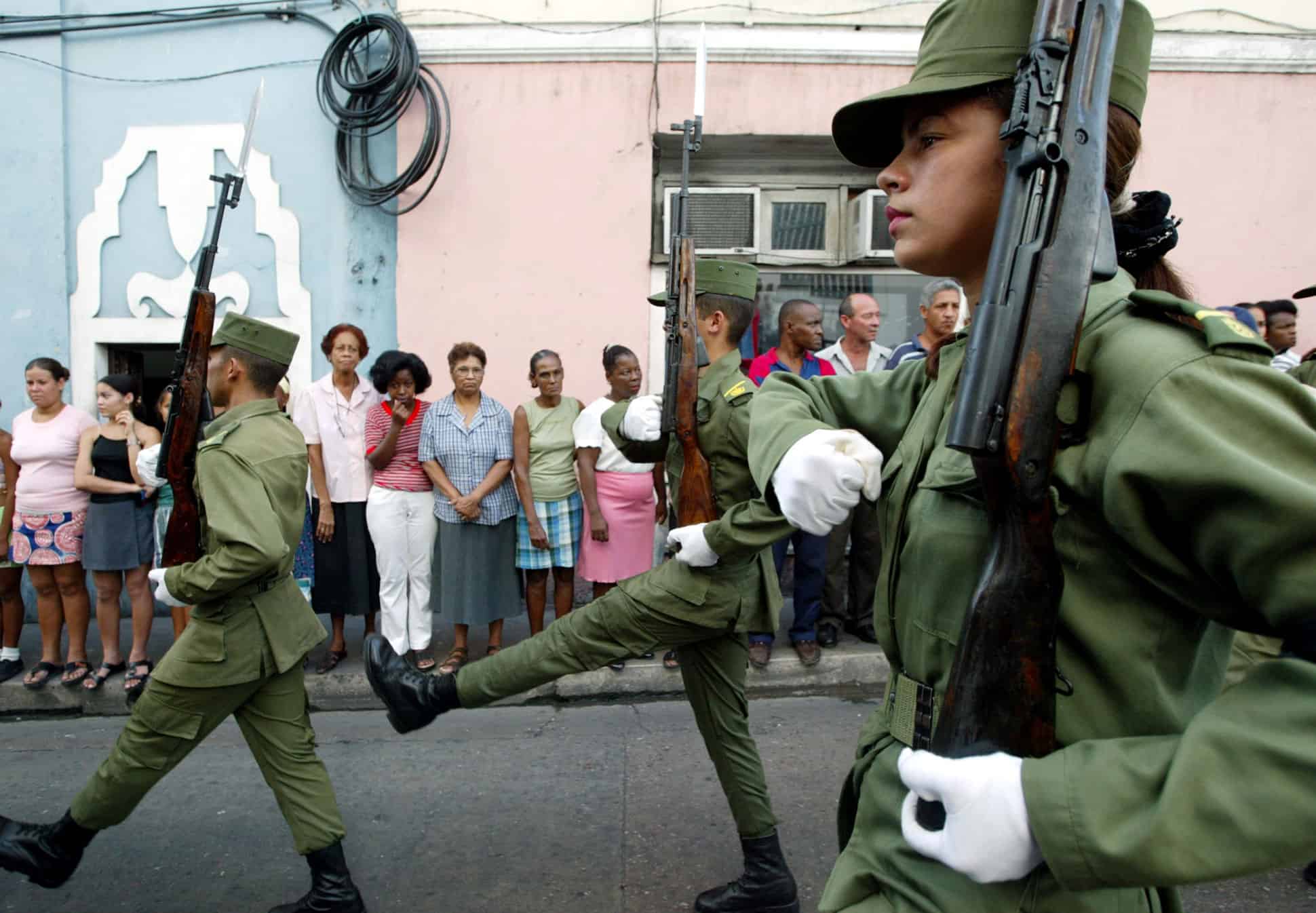 Castrismo anuncia militarización de Cuba para reprimir protestas