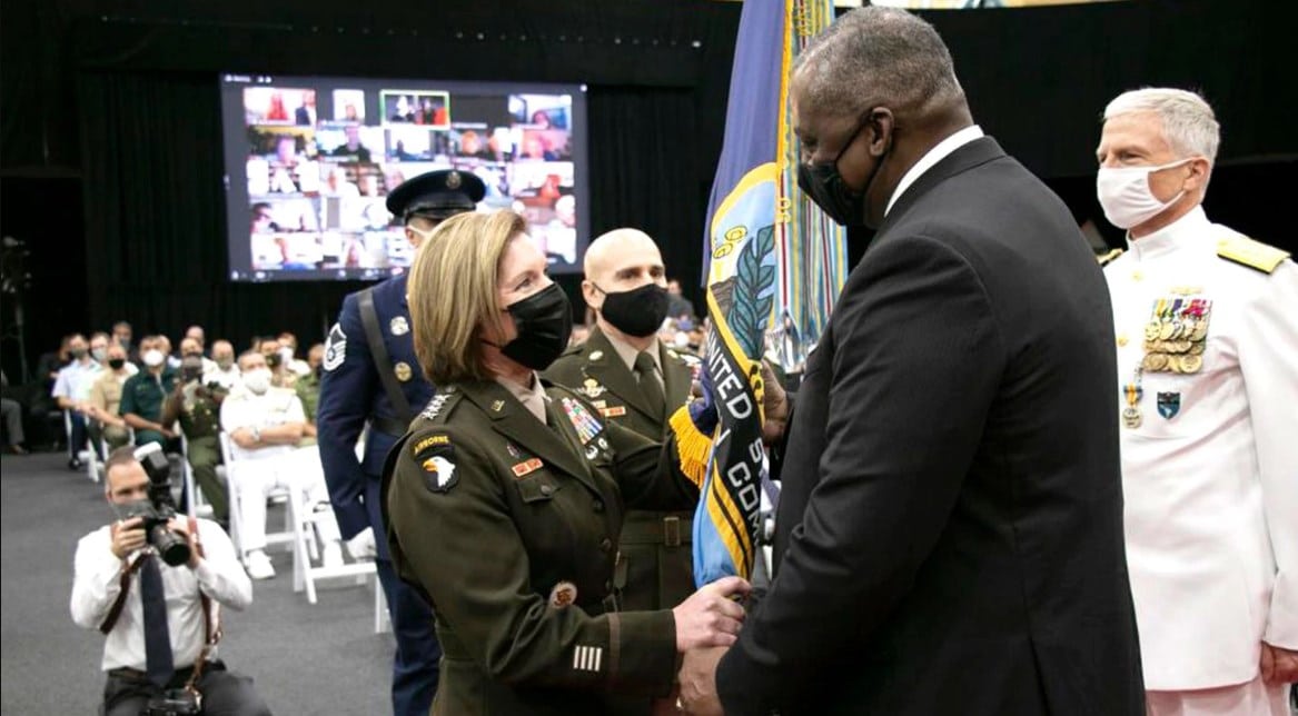 Laura Richardson asume como primera jefa del Comando Sur de EEUU