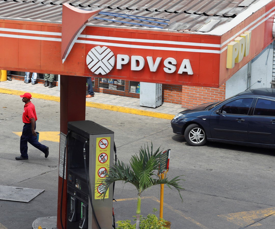 Régimen de Maduro modifica venta de gasolina subsidiada en Venezuela