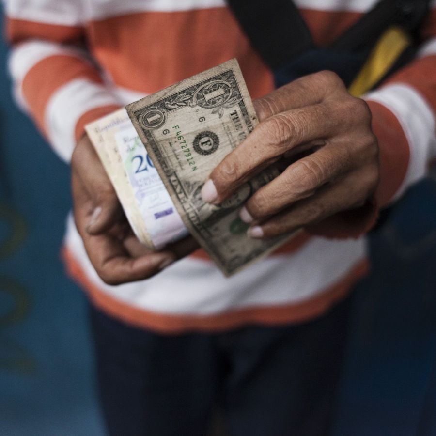 El madurismo lanza más regulaciones al mercado cambiario en Venezuela