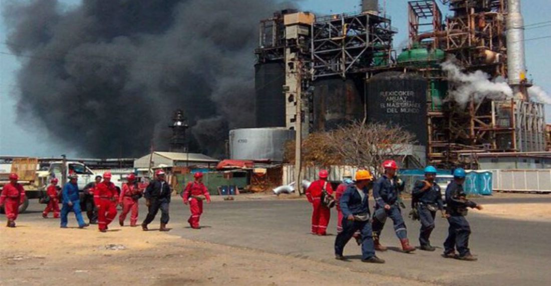 Un incendio en la refinería más grande de PDVSA, pone en jaque nuevamente la producción de combustible