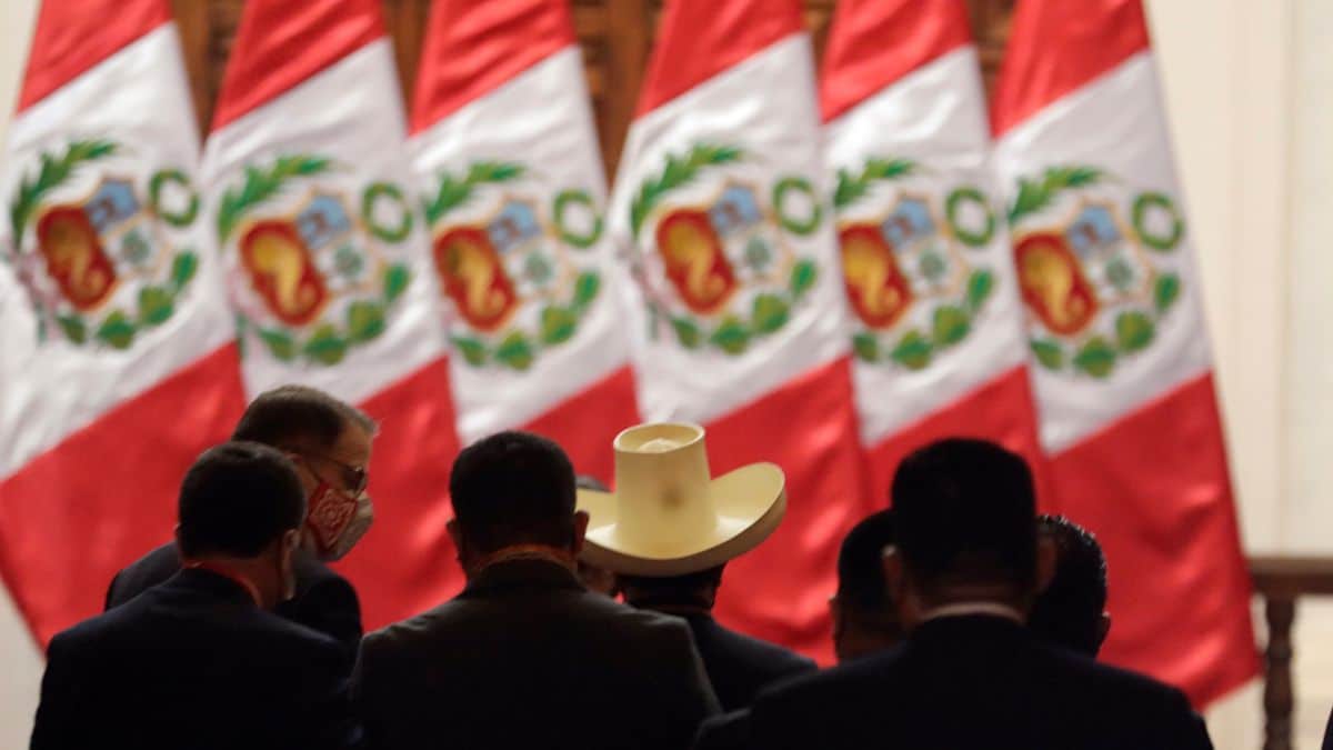 Los datos que confirman que el ultraizquierdista Castillo hunde a la economía peruana