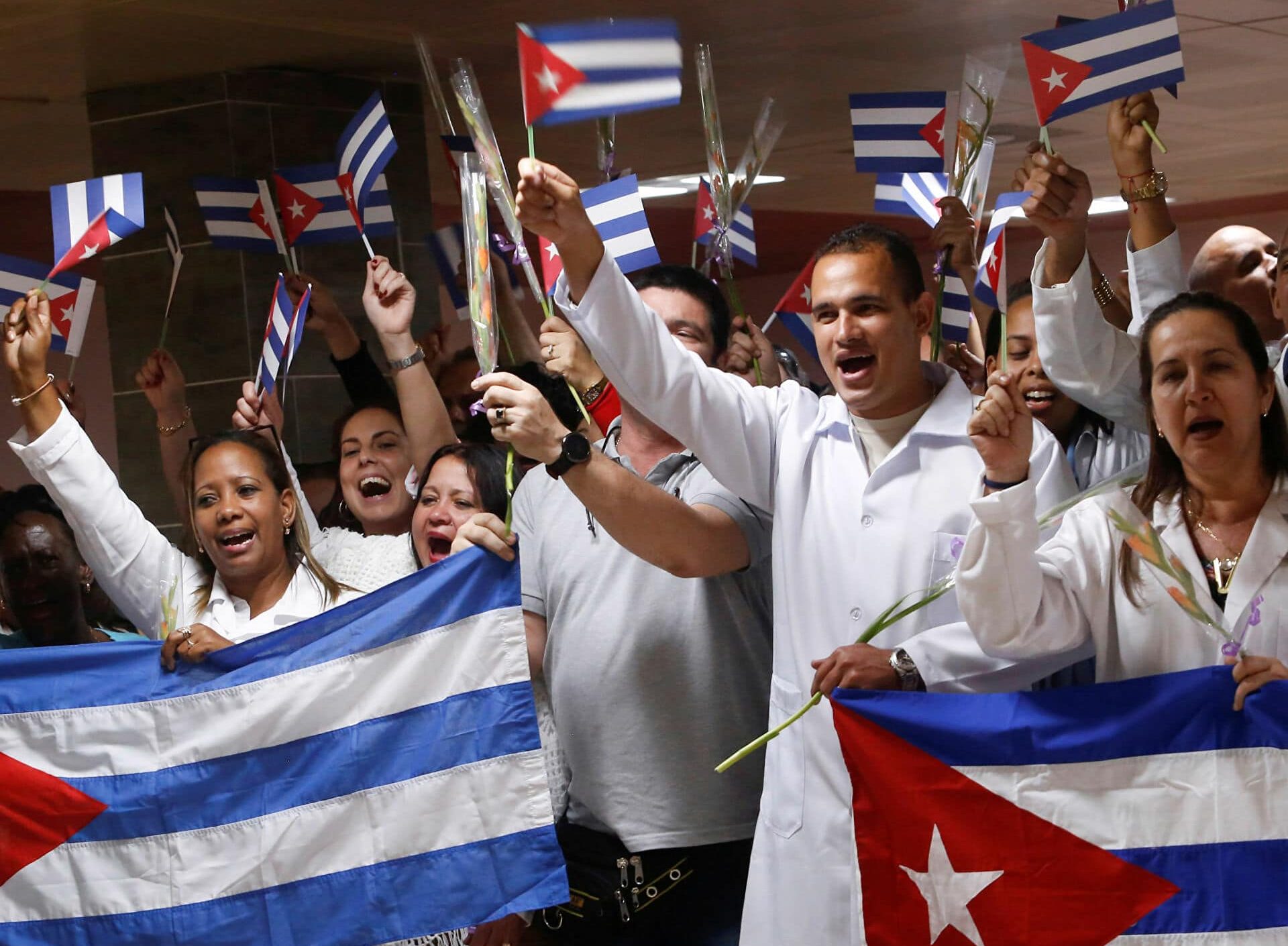 Se acaba el negocio castrista con las misiones internacionales de médicos cubanos
