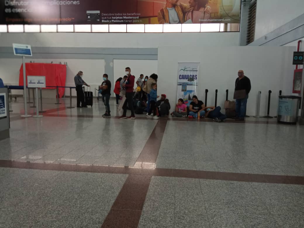 En República Dominicana tratan a los viajeros venezolanos como delincuentes